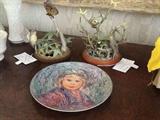 Hibel plate - "LaContessa Isabella", Boehmite bisque figures (2)