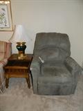 2nd end table & 2nd lift chair - also in excellent condition