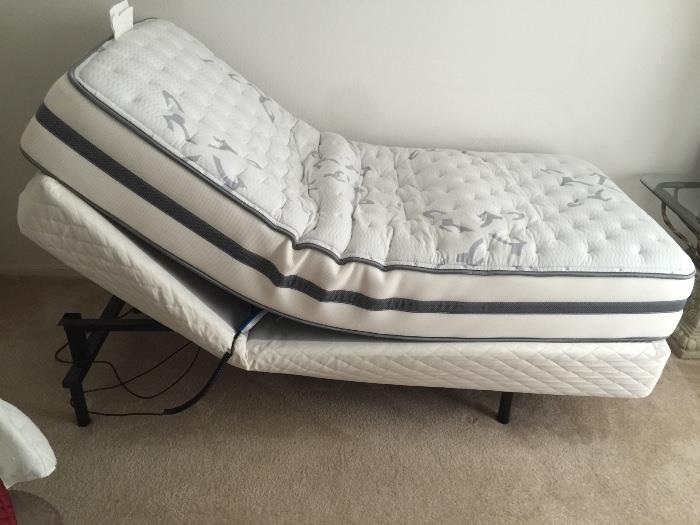 Twin Beautyrest recharge adjustable bed, very clean! 