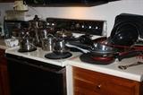 LOADS OF QUALITY KITCHEN