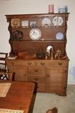 Vintage Colonial American Maple Hutch 