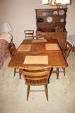 Vintage Colonial revival American butterfly gate leg dining table