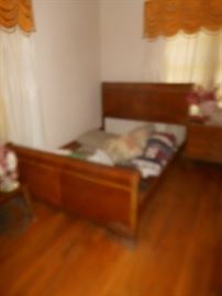 Antique full bed