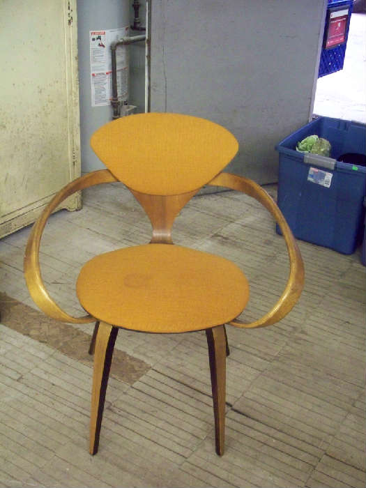 Vintage pretzel chair