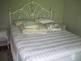 QUEEN BED