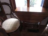Gate leg table