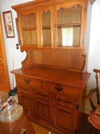 Maple Hutch/ Storage. Also might look great re painted..!