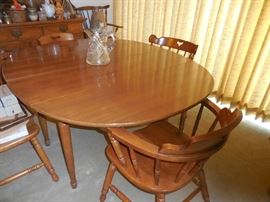 Maple Colonial Dining Table 2 Leaves. 2 Arm Chairs, 2 Side Chairs