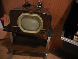 1950's Bakelite TV..its small.!