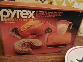 Vintage Pyrex Glass Bakes NRFB