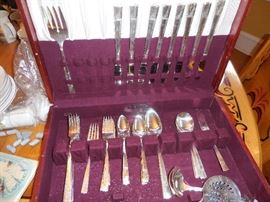 8 Piece Flatware Set, Service.Chest