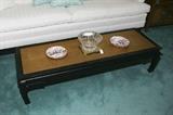 WONDERFUL ASIAN STYLE COFFEE TABLE WITH LOTS OF ORIENTAL ACCESSORIES