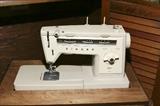SINGER SEWING MACHINE