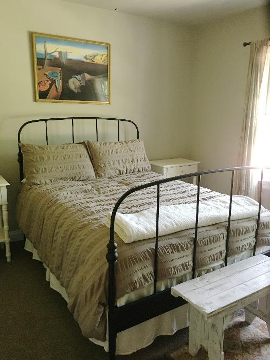 Full size iron bed