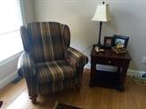 Flexsteel chair. In fantastic condition. End table from Slumberland