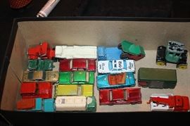 VINTAGE CARS / TRUCKS