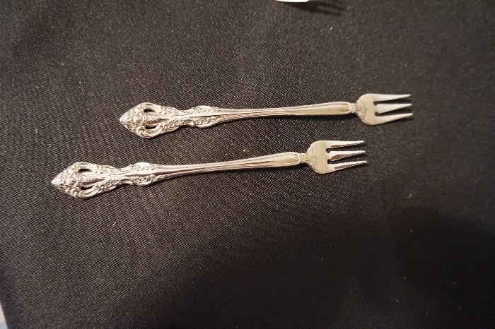 Onieda "Michelangelo" seafood forks (8)