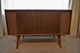 Magnavox turntable cabinet