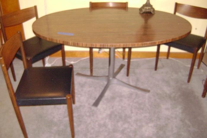MID CENTURY MODERN ROUND DINING ROOM TABLE WITH 4 DANISH TEAK CHAIRS----CHROME MODERN LEGS--NO SCRATCHES ON TOP---SUPER SHAPE