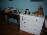 Sewing Machine & Chest of Drawers