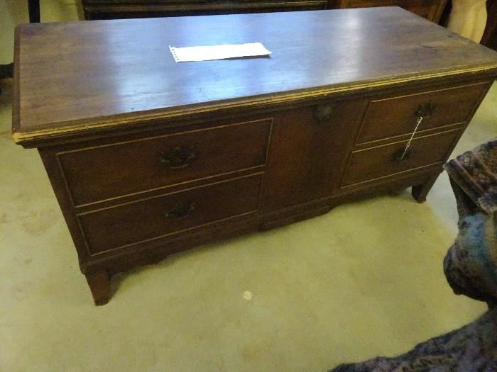 Carolier Hope Chest - 47"W X 19D X 22:H