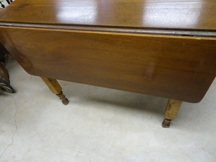 Drop Leaf Table with 2 13' leaves - 36"wide opened - closed 18"
