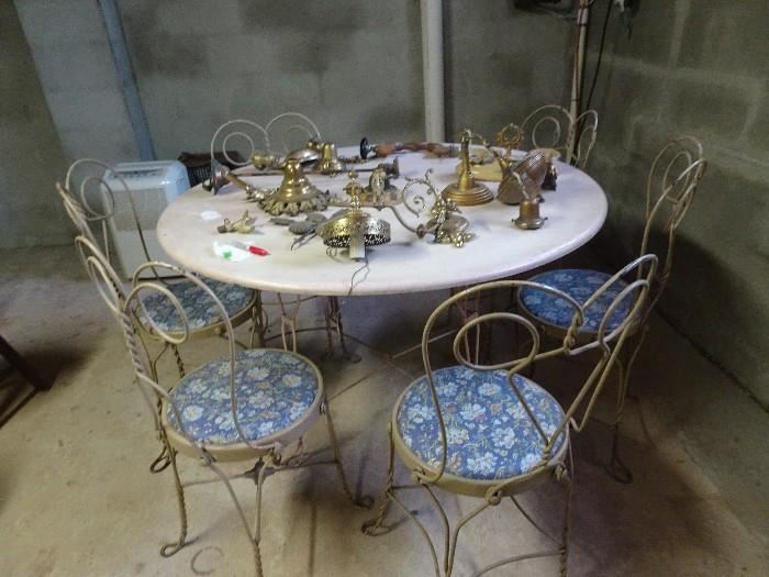 42" Round Table