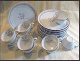 20 pieces of porcelain luncheon plates with cups