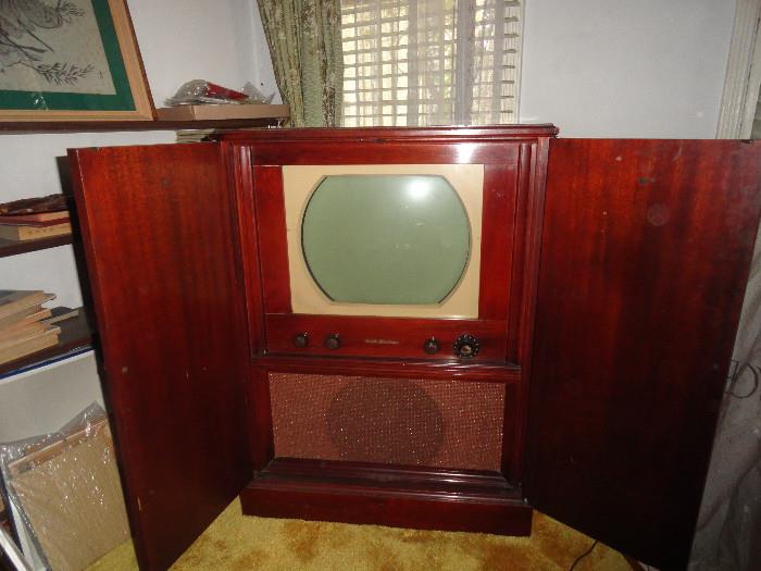 vintage tv in cabinet not working light up but need a vertical tube