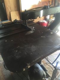 Jig and tablesaw combination. Floor mounted. 6 1/2" saw, 24" throat jig saw. 