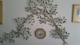 Metal art and many beautiful pictures, paintings