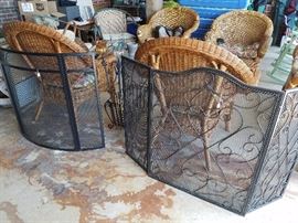 Tri-fold fireplace screens