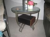Contemporary End table (matches coffee table). Only one end table available.