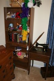 Vintage Penguin Sewing Machine & Sewing Case