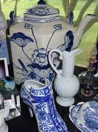 Large blue and white tea pot, 