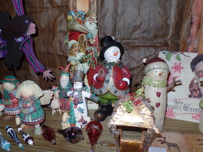 There is an incredibly large collection of beautiful new or like new Christmas decor items!!!!!