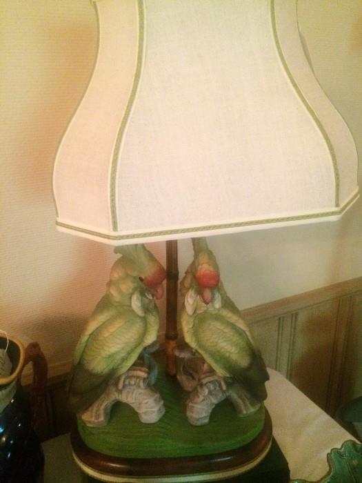 Good-looking cockatoo lamp