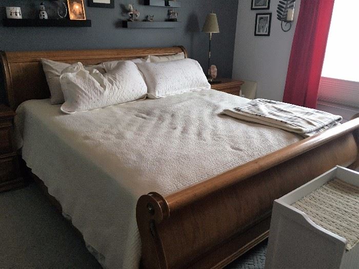 king-sized sleigh bed-- THIS IS AWESOME!