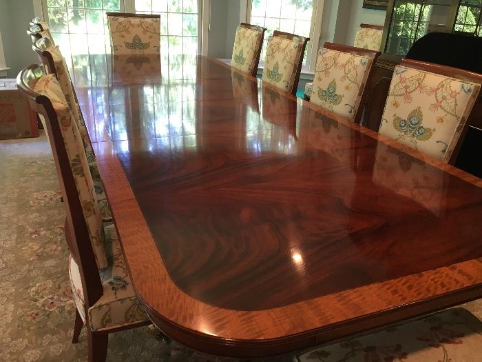 Classic Duncan Phyfe styled traditional flame mahogany dining room table, beaded edge
