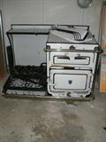 CHAMBERS STOVE (LEGS ARE ON TOP)