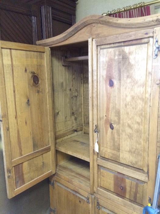 Entertainment armoire