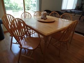 Square kitchen table w/8 chairs - leaf is in the table