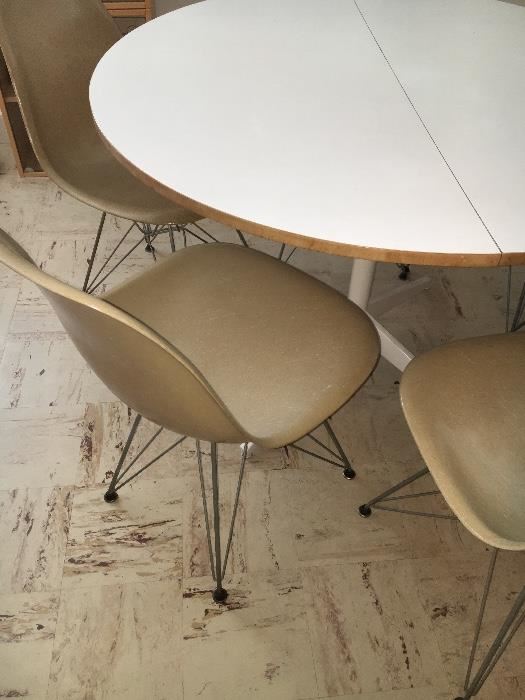 Set of 6 side/dining chairs, fiberglass and metal bases, DAR models with Eiffel Tower bases. Designed by Charles Eames for Herman Miller. 