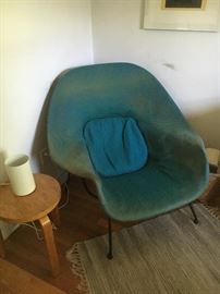 Saarinen Womb Chair with ottoman 