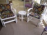 PAIR OF GLIDER CHAIRS END TABLE