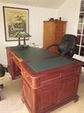 Partners Desk, Leather inserts