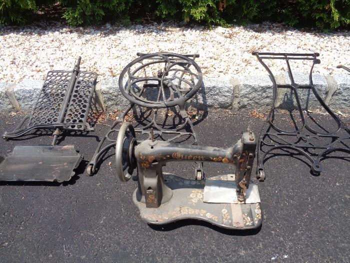 Vintage sewing machine - foot pedal (not electric)