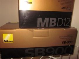 Nikon MBD12, Nikon SB900