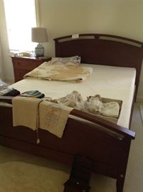 queen bed has memory foam mattress