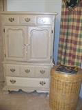 Dresser/armoire